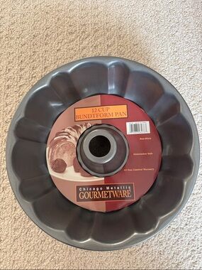 Chicago Metallic 12-Cup Bundt Pan